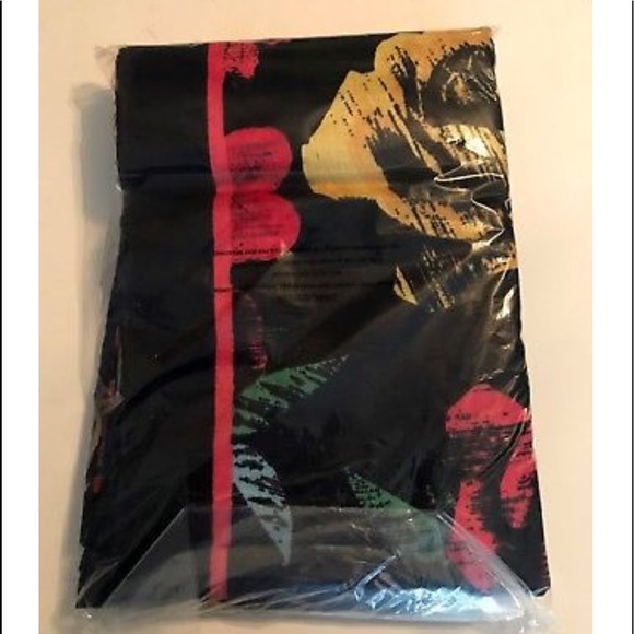 Vera Bradley Havana Rose Large Beach Towel NWT - Picture 2 of 4